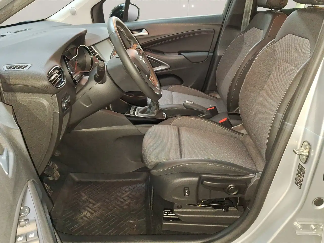 Opel Crossland 1.2 Turbo Elegance Paket LED+Navi+SHZ — معرض صور السيارة 8