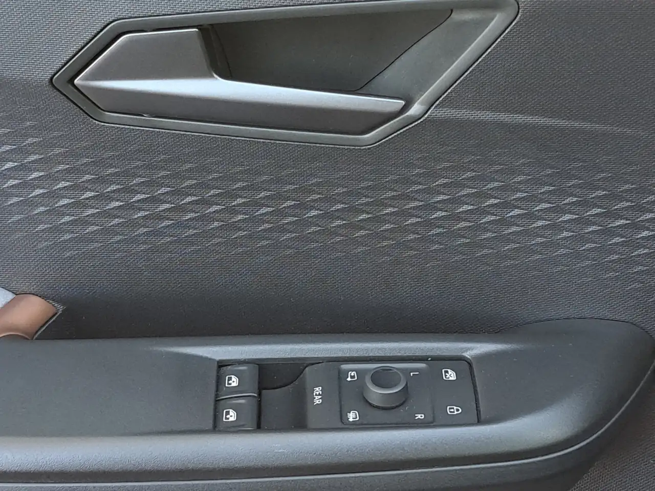 CUPRA Born APP 18" PDC LED SHZ — Galería del vehículo 16