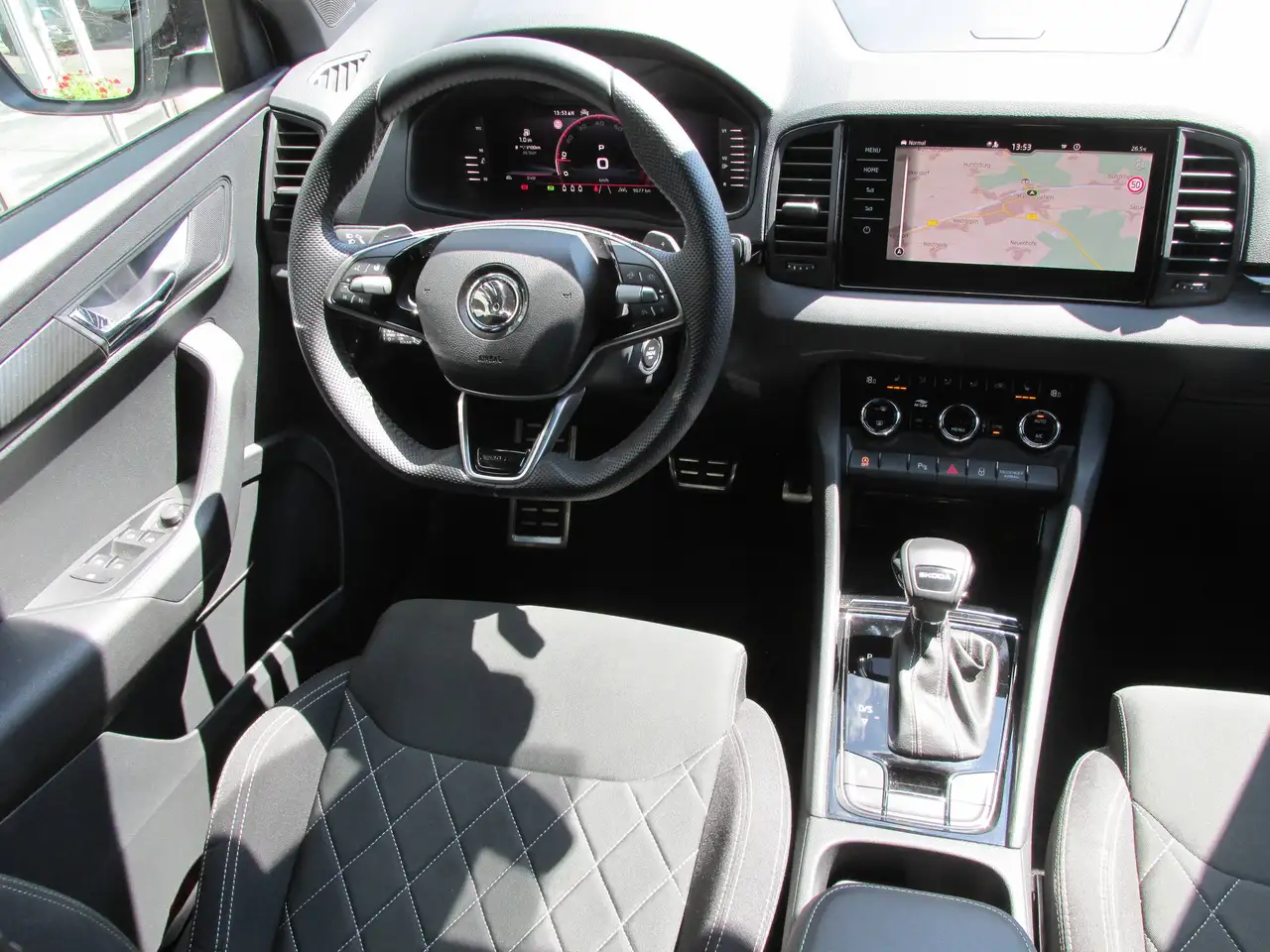 Skoda Karoq Sportline 1.5 TSI DSG*LED*AHZV*RF-Kam*SHZG*PDC*... — Galerie du véhicule 13