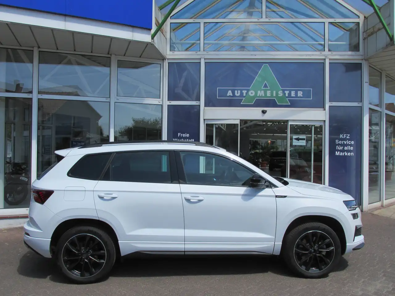 Skoda Karoq Sportline 1.5 TSI DSG*LED*AHZV*RF-Kam*SHZG*PDC*... — Galerie du véhicule 3