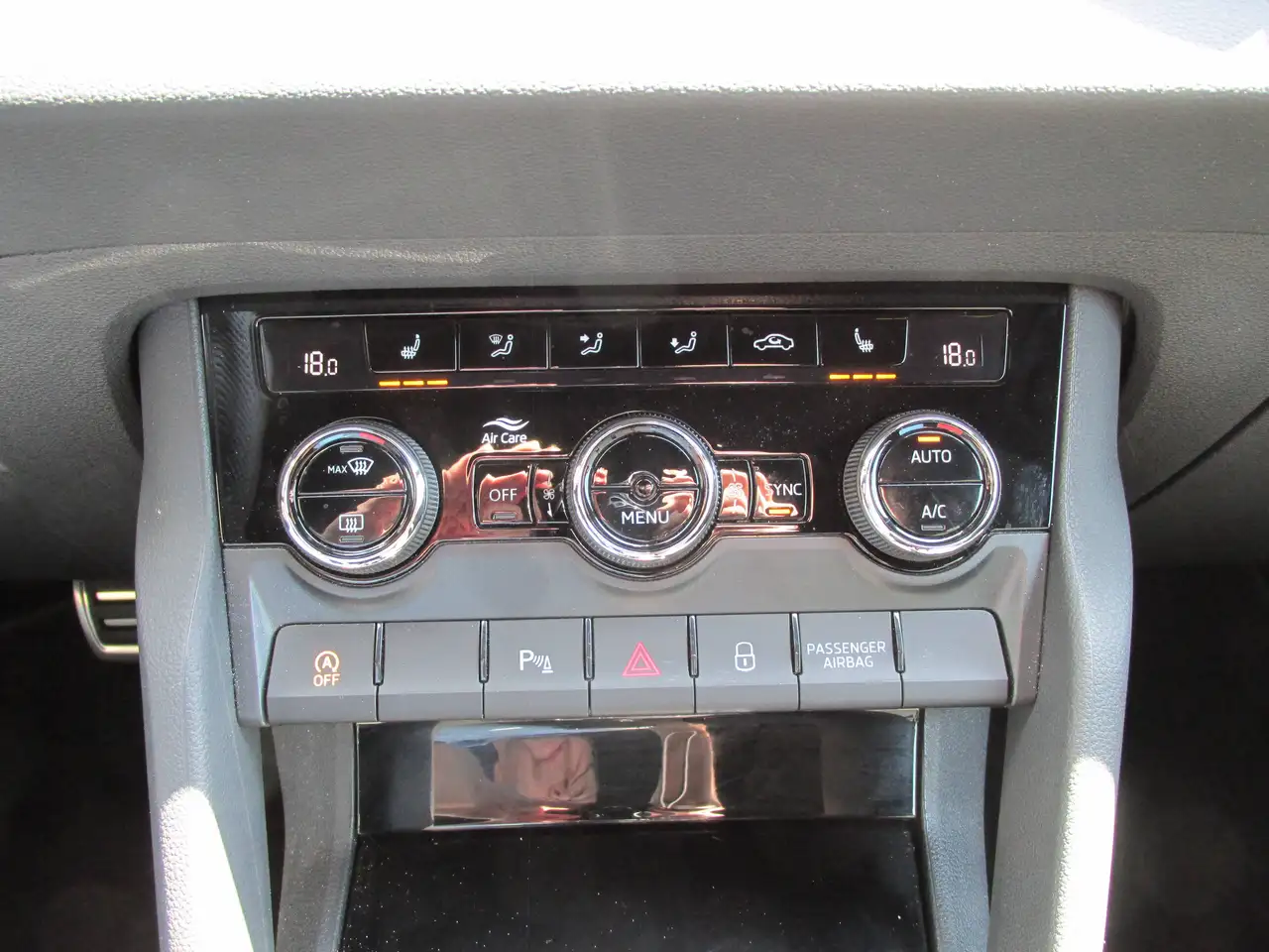 Skoda Karoq Sportline 1.5 TSI DSG*LED*AHZV*RF-Kam*SHZG*PDC*... — Galerie du véhicule 18