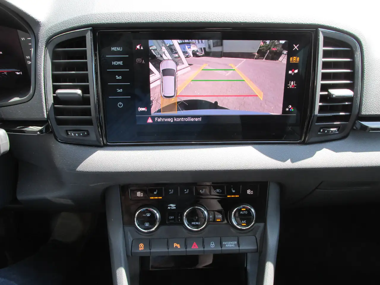 Skoda Karoq Sportline 1.5 TSI DSG*LED*AHZV*RF-Kam*SHZG*PDC*... — Galerie du véhicule 21