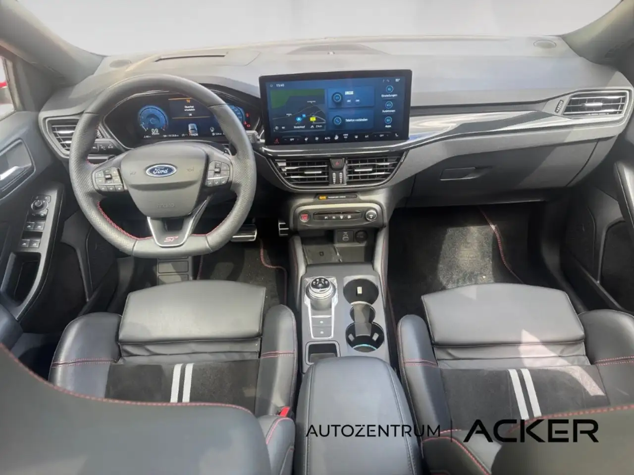Ford Focus ST X Turnier 2.3 AT. Pano/aAHK/ACC -38%* — Vehicle gallery 16