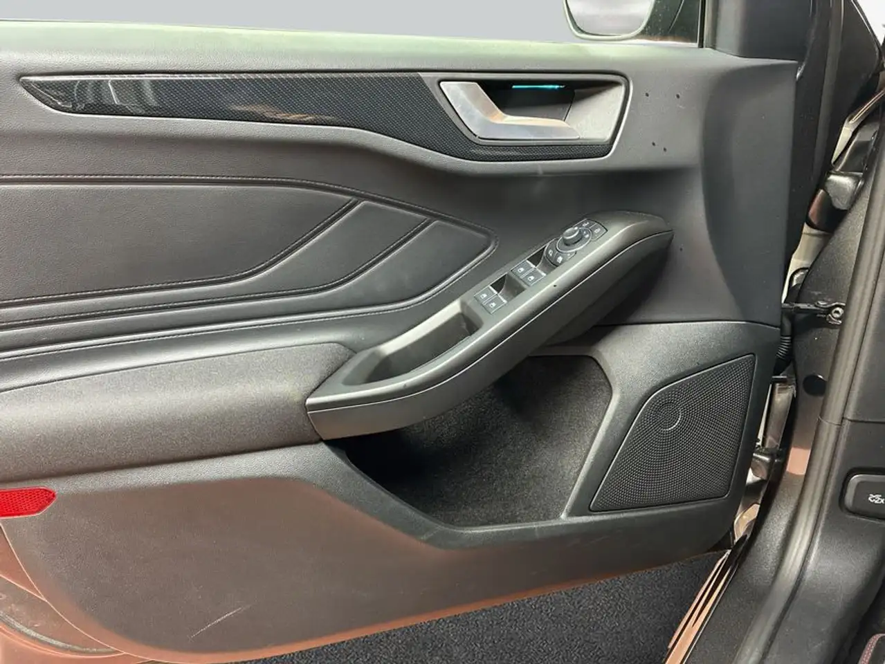 Ford Focus Turnier 1.0 EcoBoost Hybrid ST-LINE X — Vehicle gallery 15