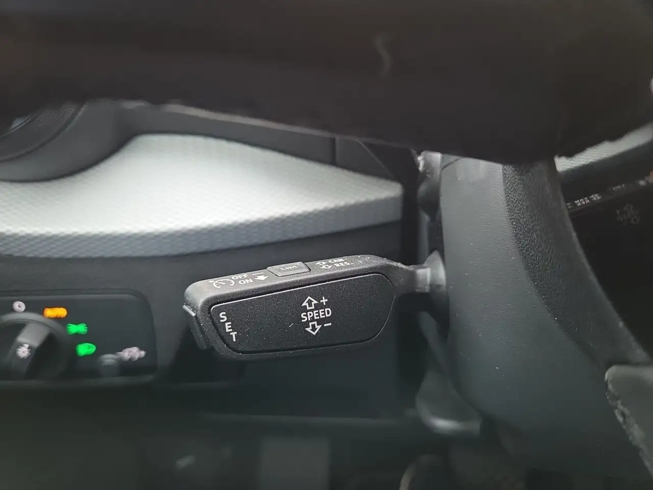 Audi Q2 S-LINE 35TFSI S-TRONIC LED+NAVI+GRA+SITZHZG+17 ALU — معرض صور السيارة 17