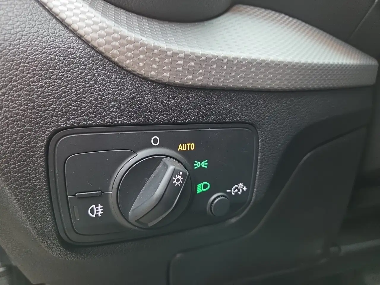 Audi Q2 S-LINE 35TFSI S-TRONIC LED+NAVI+GRA+SITZHZG+17 ALU — معرض صور السيارة 15