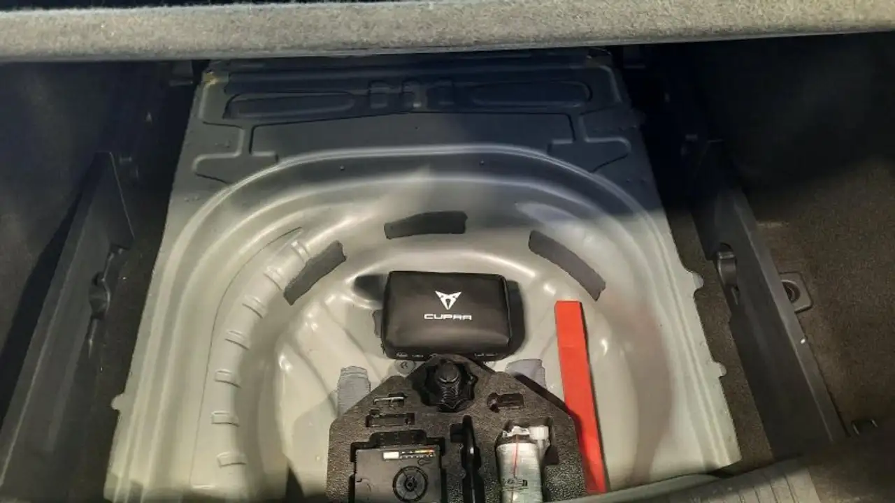 CUPRA Leon ST 1.5eTSI DSG ACC/LED/Kamera/Keyless — Galería del vehículo 32