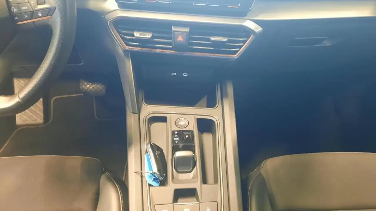 CUPRA Leon ST 1.5eTSI DSG ACC/LED/Kamera/Keyless — Galería del vehículo 15