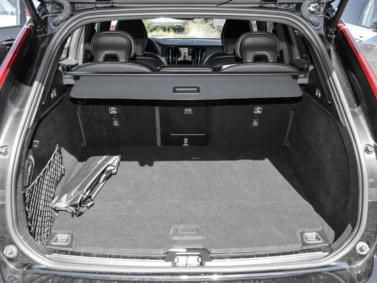 Volvo XC60 Plus Dark Recharge Plug-In Hybrid AWD T8 Twin Engi — Galerie du véhicule 14