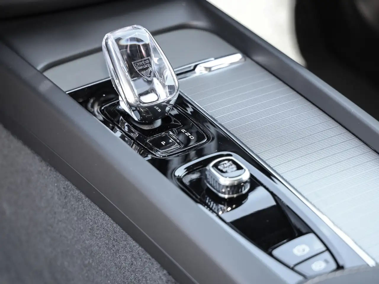 Volvo XC60 Plus Dark Recharge Plug-In Hybrid AWD T8 Twin Engi — Galerie du véhicule 11