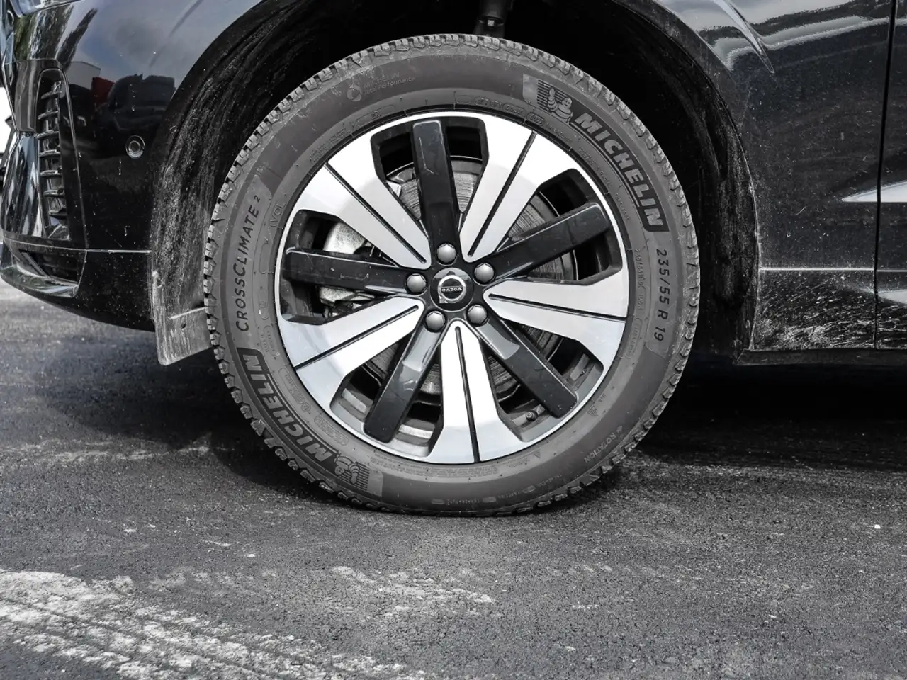 Volvo XC60 Plus Dark Recharge Plug-In Hybrid AWD T8 Twin Engi — Galerie du véhicule 3