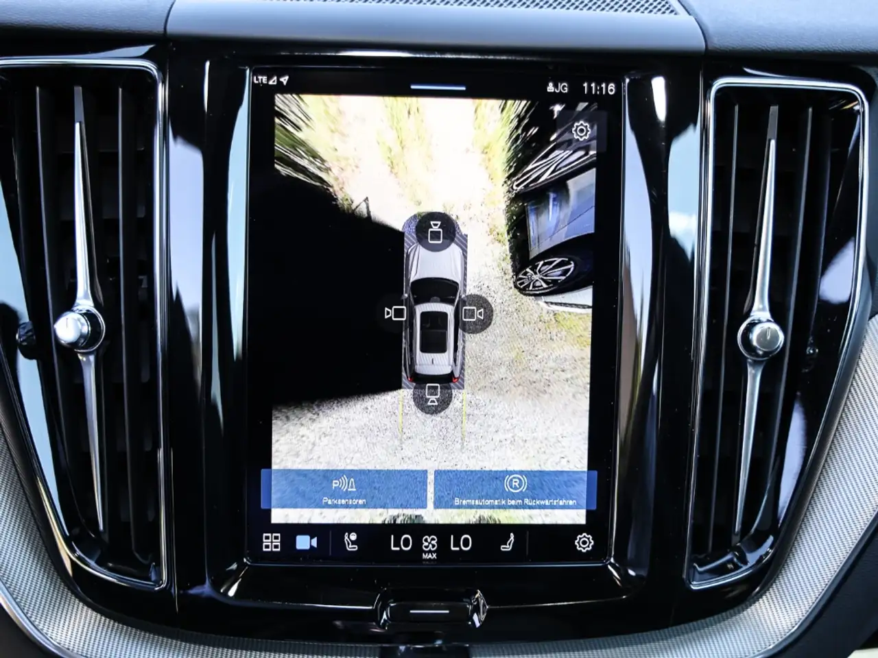 Volvo XC60 Plus Dark Recharge Plug-In Hybrid AWD T8 Twin Engi — Galerie du véhicule 8
