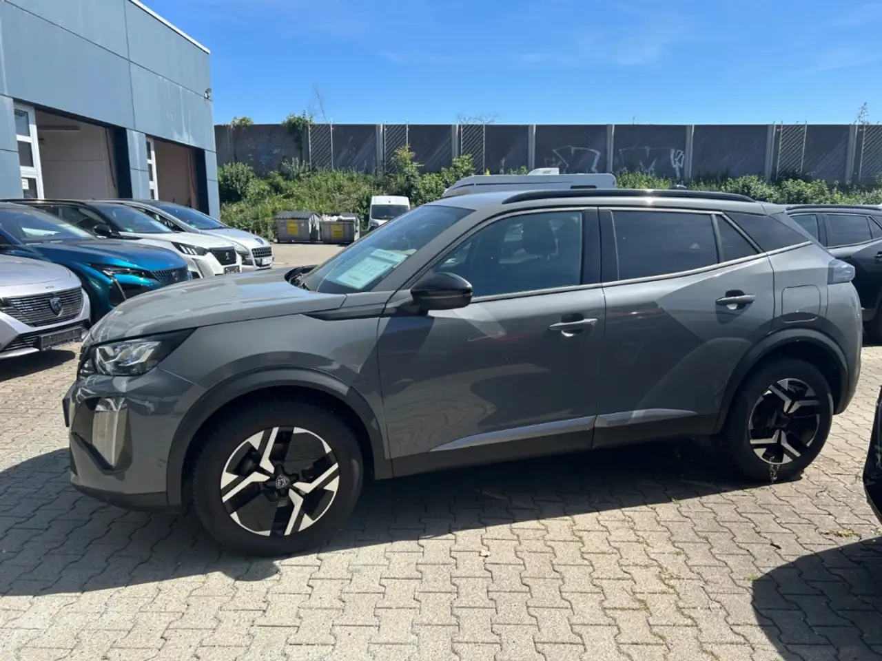 Peugeot 2008 Allure Apple CarPlay Android Auto Sitzheizung Klim — Vehicle gallery 4
