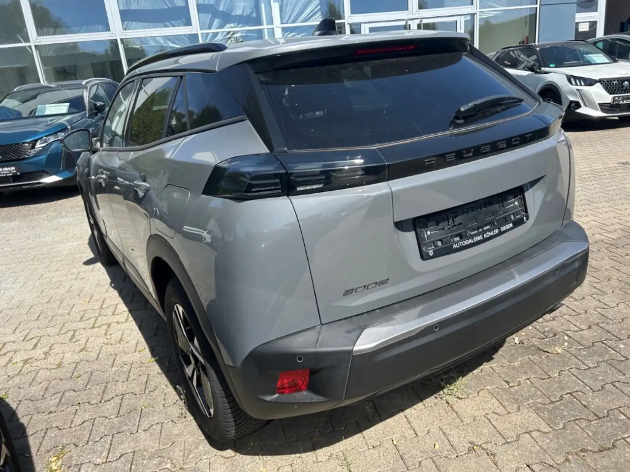 Peugeot 2008 Allure Apple CarPlay Android Auto Sitzheizung Klim — Vehicle gallery 7