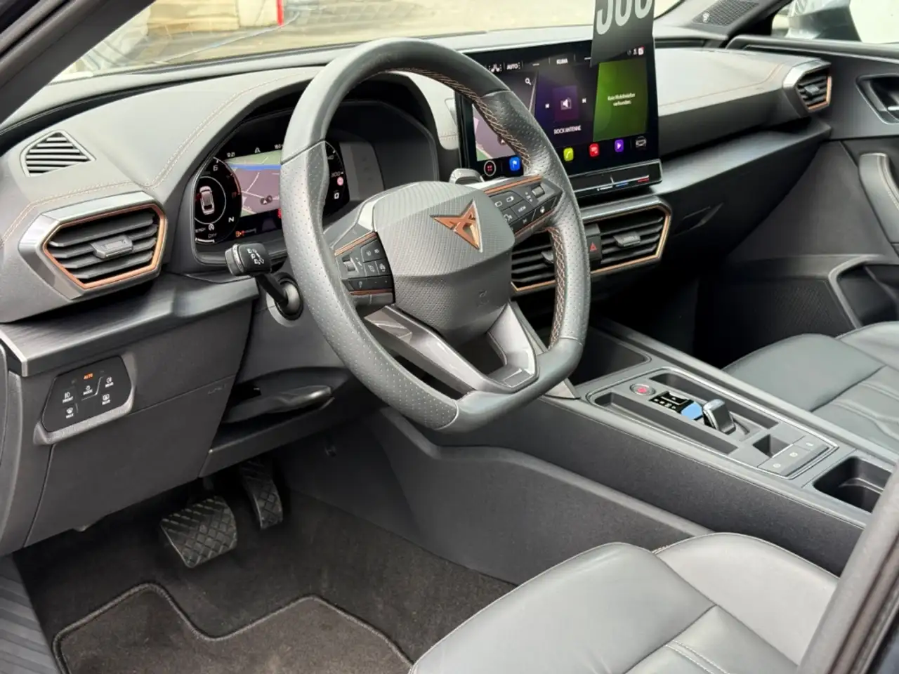 CUPRA Leon Sportstourer 1.5 eTSI ACT DSG AHK PANO Navi Beats — Galería del vehículo 17