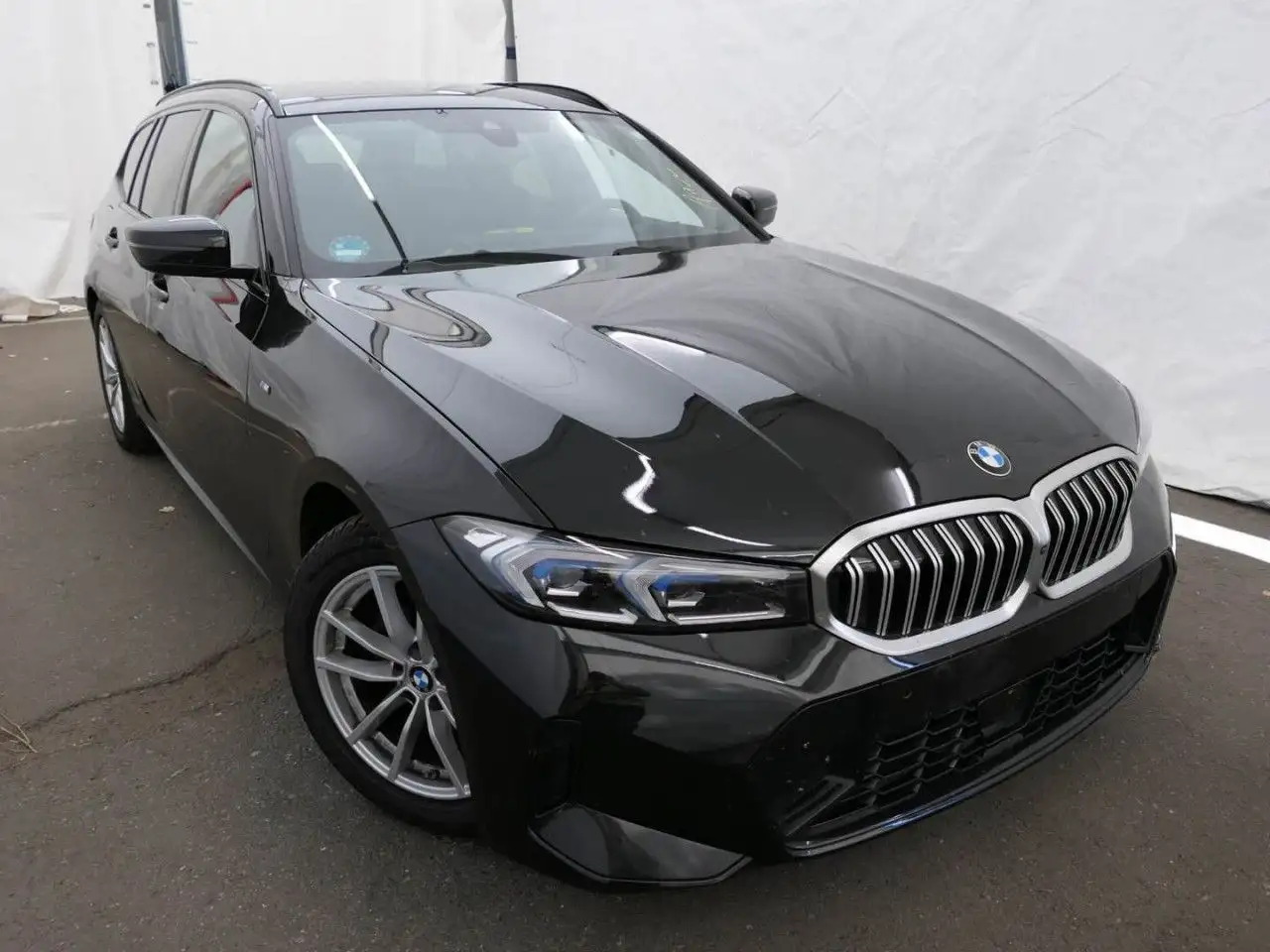 BMW 320 i T.M Sport ACC HUD SuView LivePr.Lordose AHK — معرض صور السيارة 3