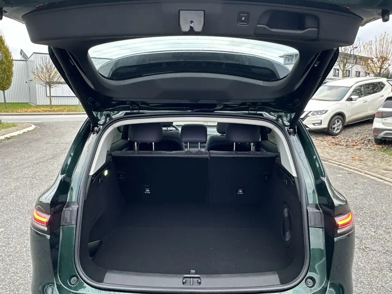 Leapmotor C10 Design BEV 69KwH Batterie 20Zoll Alufelgen — Galería del vehículo 10