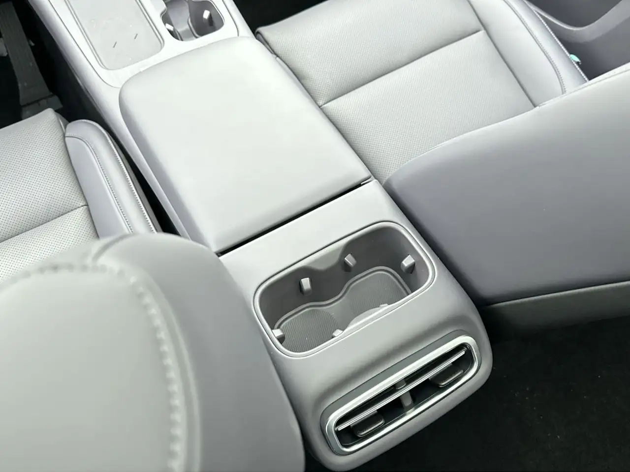 Leapmotor C10 Design BEV 69KwH Batterie 20Zoll Alufelgen — Galería del vehículo 15