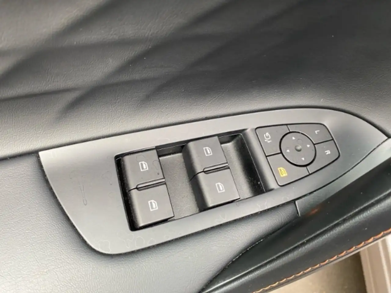 MG HS Luxury Navi+Sitzheizung+Rückfahrkamera+Apple CarPl — Galería del vehículo 17
