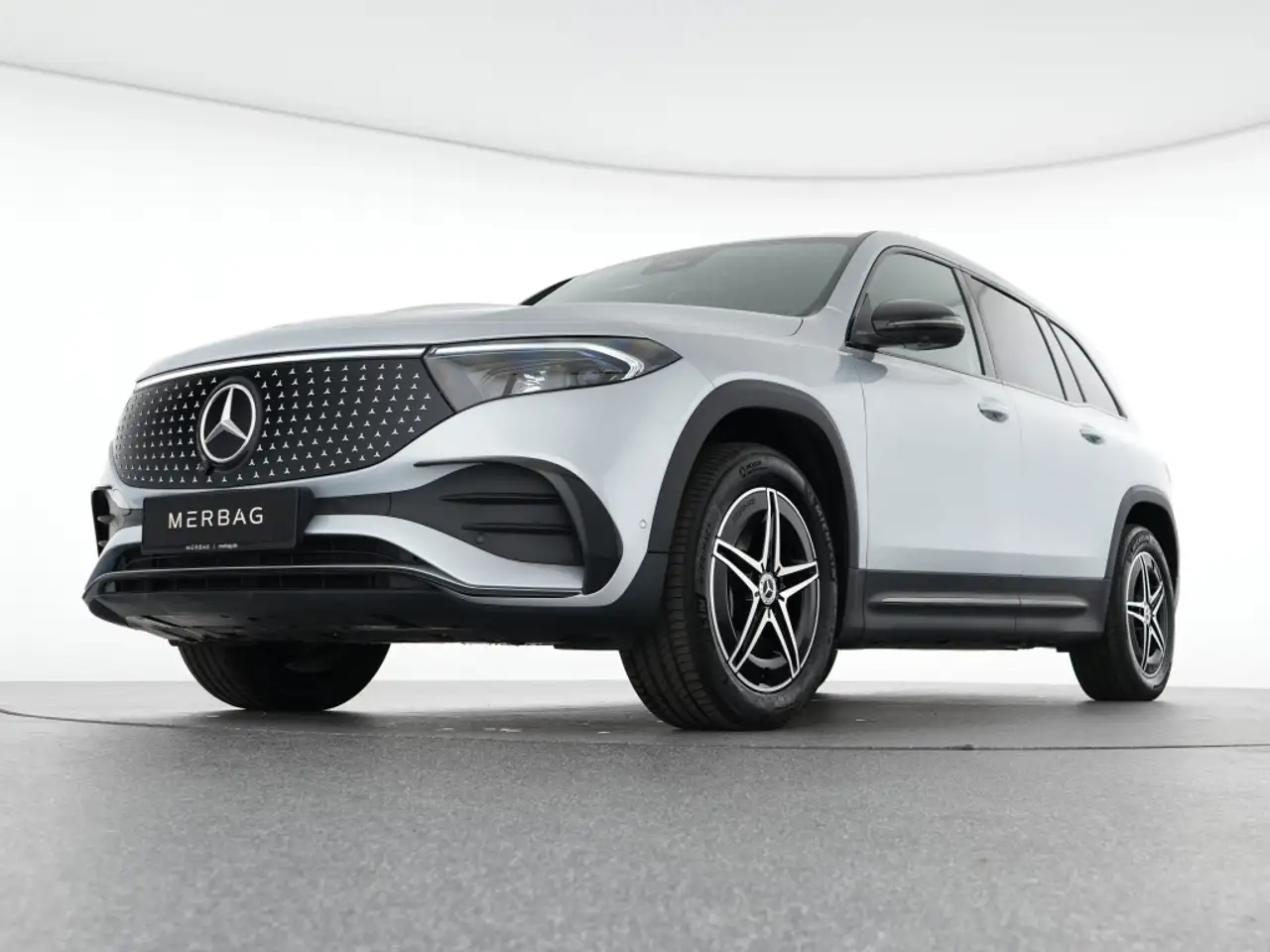 Mercedes-Benz EQB 300 4M AMG Night 360° HUD Keyless DISTRONIC — Galerie du véhicule 8