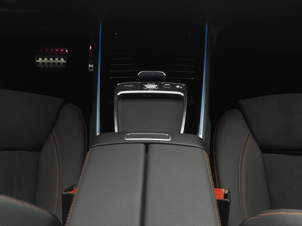 Mercedes-Benz EQB 300 4M AMG Night 360° HUD Keyless DISTRONIC — Galerie du véhicule 19