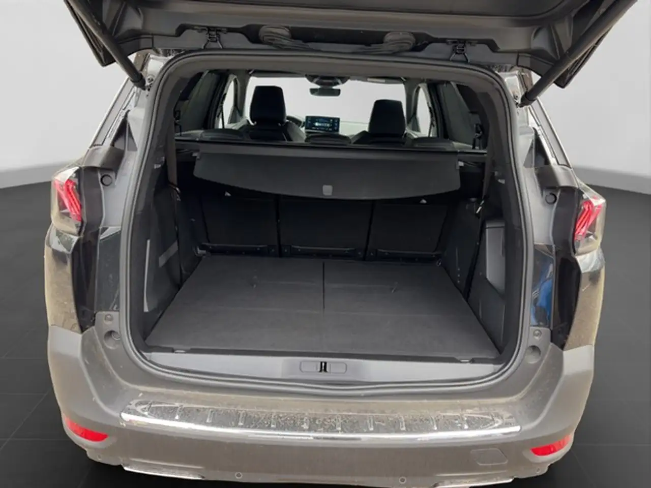 Peugeot 5008 GT HYBRID 136 e-DSC6 Anhängerkupplung / sensorg... — Galería del vehículo 16