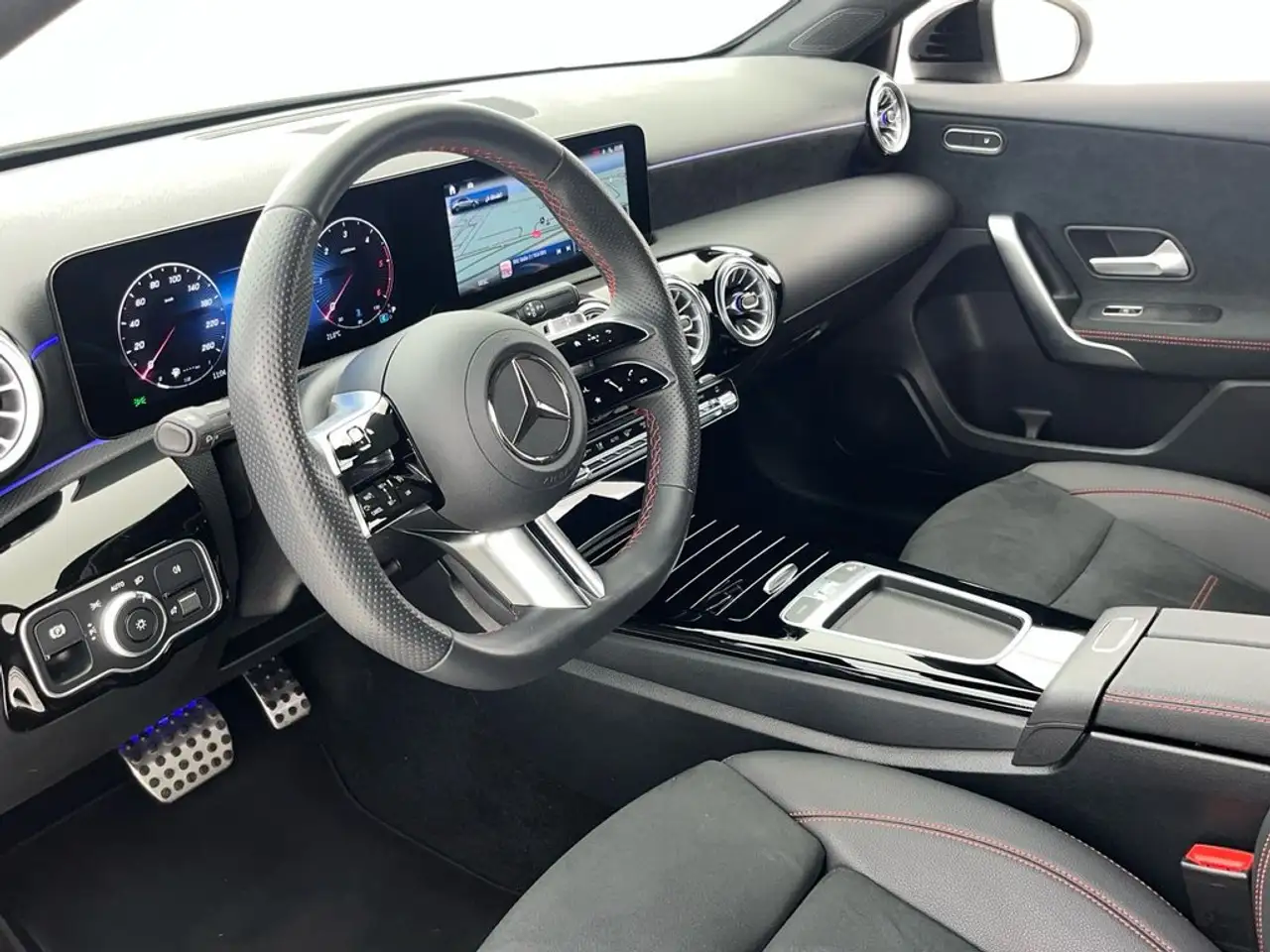 Mercedes-Benz A 200 200d Sedán Progressive Line Advanced 8G-DCT — معرض صور السيارة 7