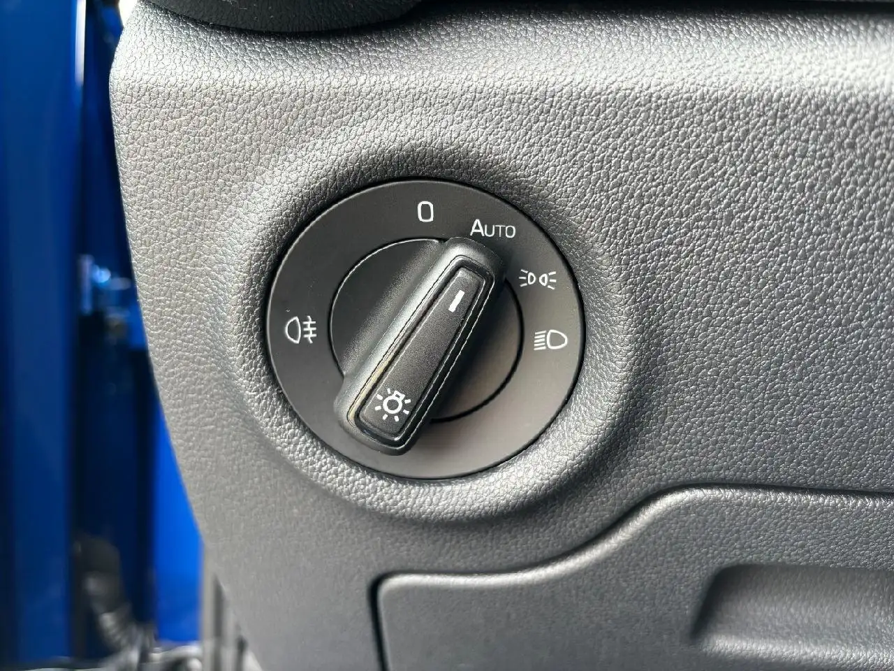 Skoda Fabia Fabia 1.0 TSI DSG Tour ACC KESSY PDC — معرض صور السيارة 15