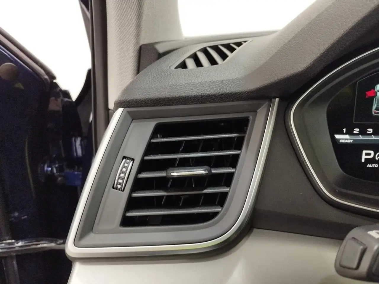 Audi Q5 40 TDI quattro-ultra Advanced S tronic 150kW — Vehicle gallery 17