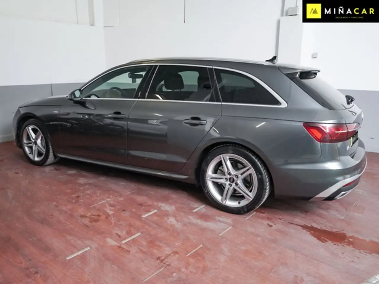 Audi A4 Avant S line 40 TDI 150kW quattro S tron — Vehicle gallery 4