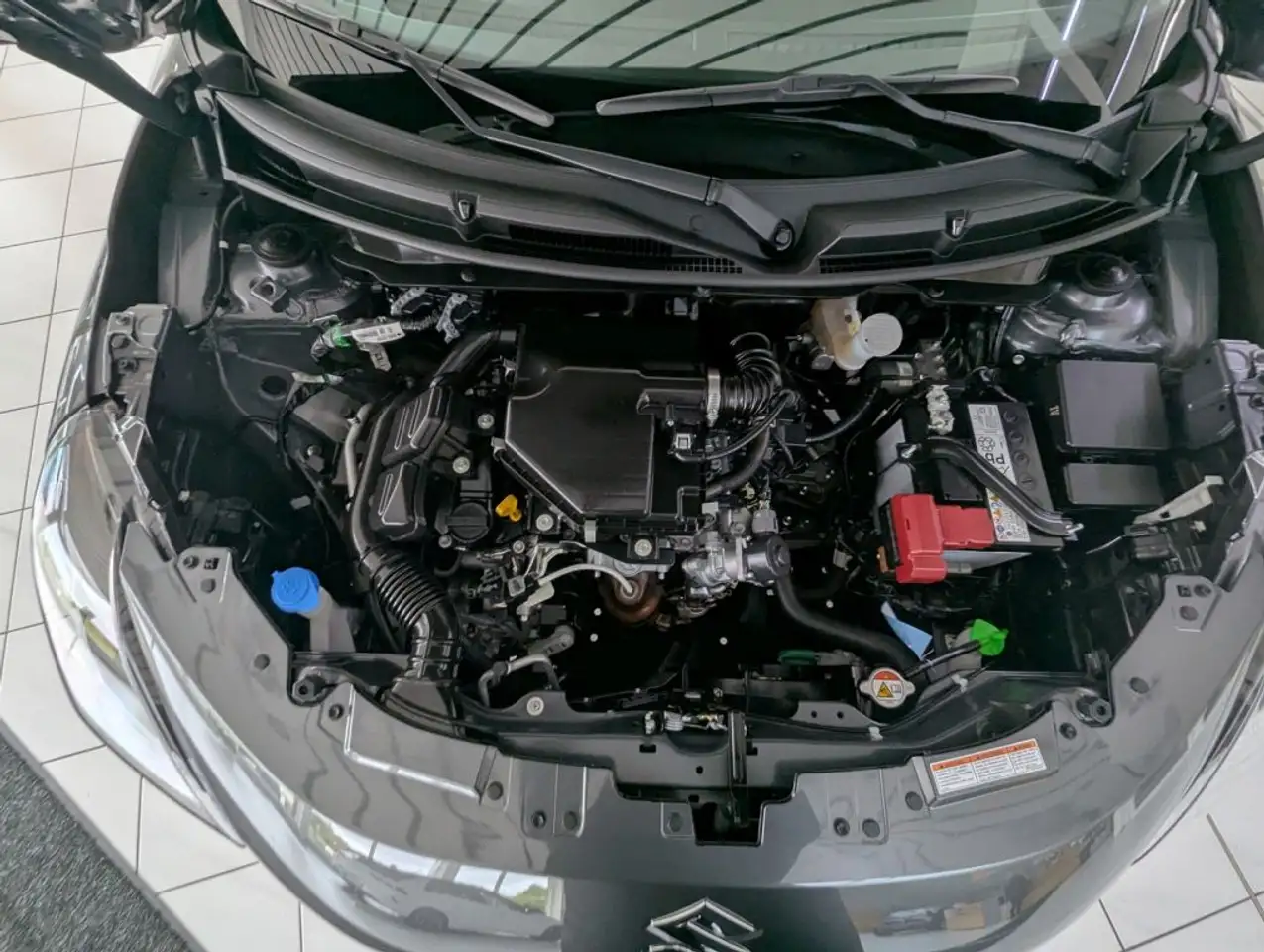 Suzuki Swift 1.2 Hybrid MT Comfort — Vehicle gallery 13