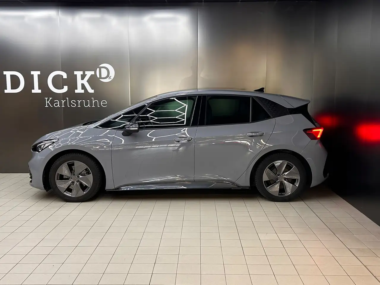 CUPRA Born 58 KWH >LED+TEMP+MFL+PDC+CARPLAY+LM — Vehicle gallery 5