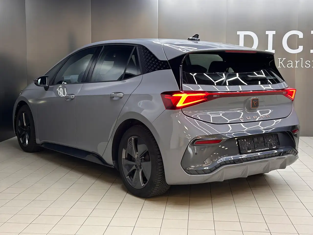CUPRA Born 58 KWH >LED+TEMP+MFL+PDC+CARPLAY+LM — Vehicle gallery 6