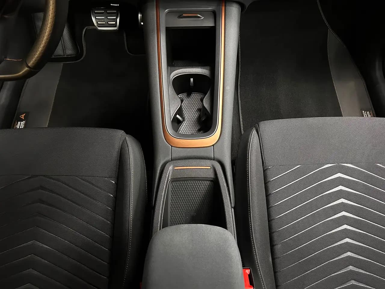 CUPRA Born 58 KWH >LED+TEMP+MFL+PDC+CARPLAY+LM — Vehicle gallery 23
