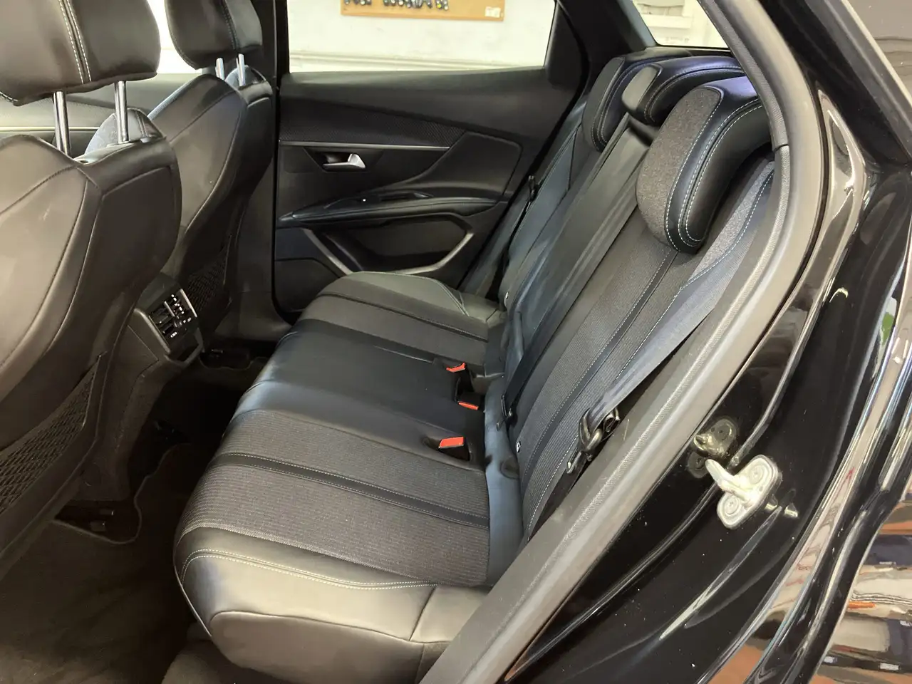 Peugeot 3008 1.2 PureTech 130 Allure Pack ACC+LED+Navi — Galerie du véhicule 16