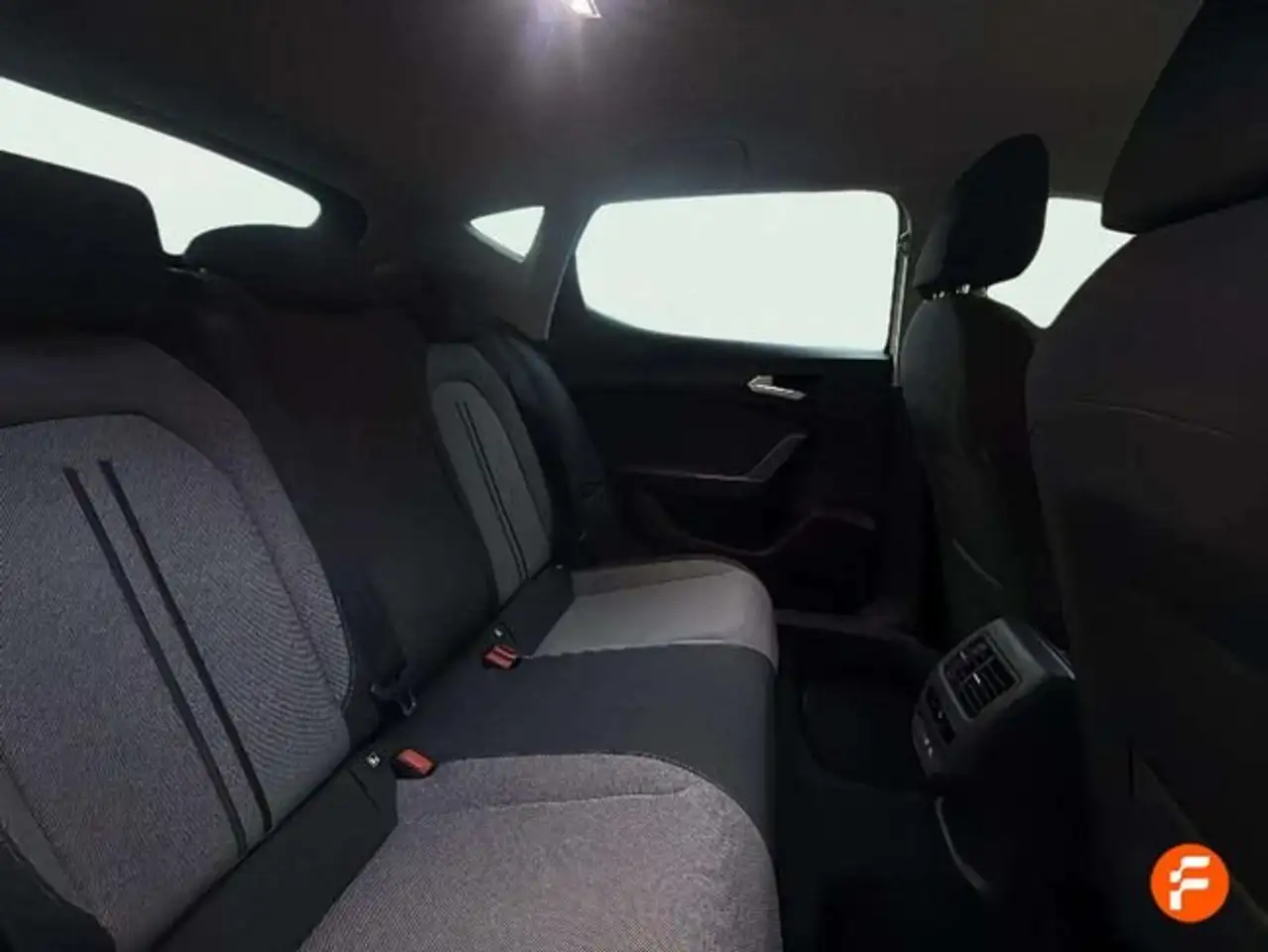 SEAT Leon 1.0 TSI S&S Style 25º Aniversario 110 — Vehicle gallery 21