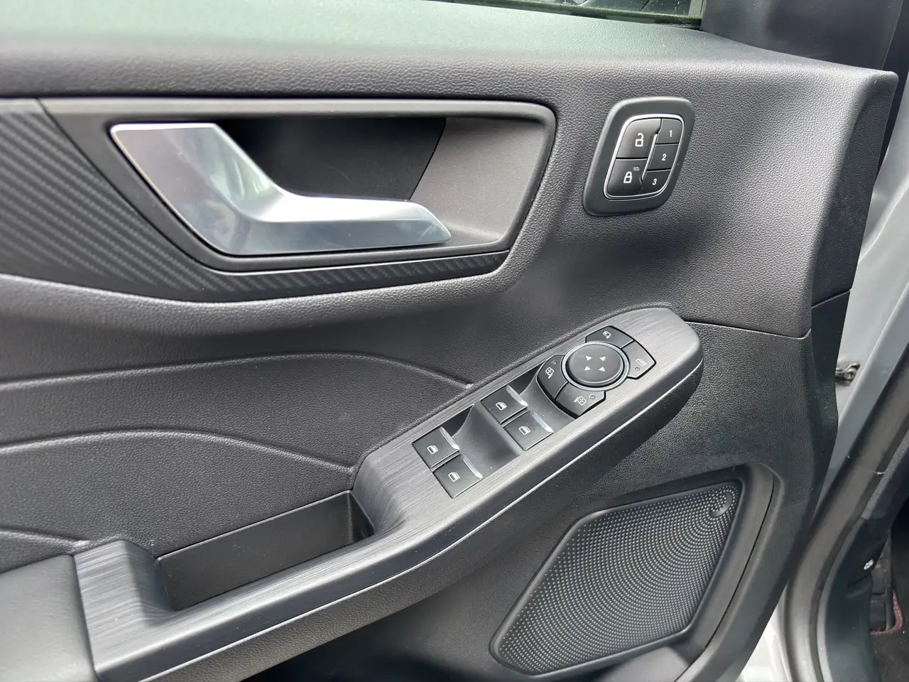 Ford Kuga ST-Line X Aut.*360GRAD*LED-MATRIX*NAVI*GRA*WINTER- — Vehicle gallery 17