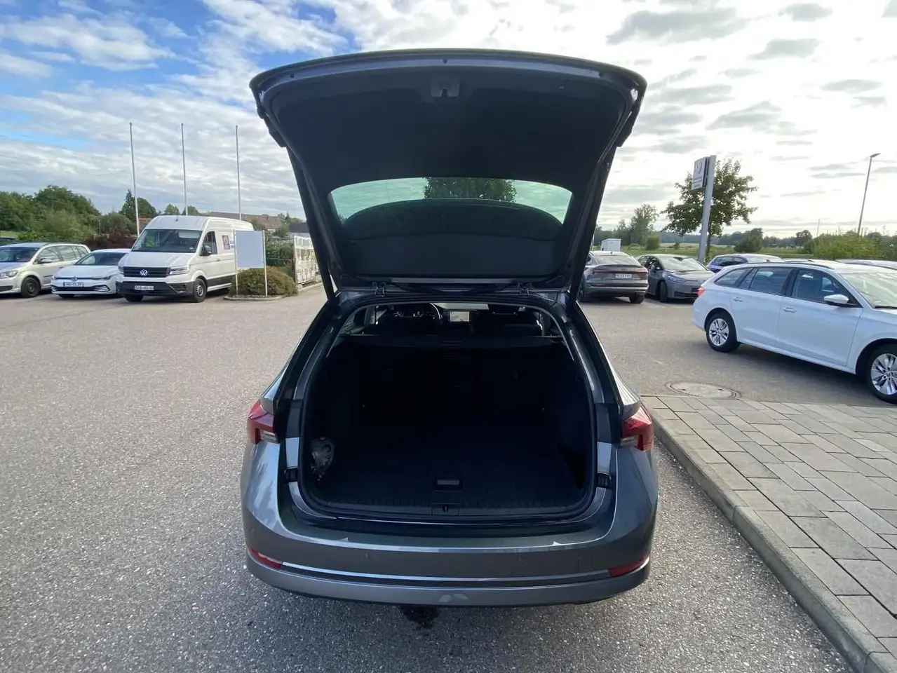 Skoda Octavia Combi 1.5 eTSI DSG STYLE AHK+EL.HECK+HEA — Vehicle gallery 15