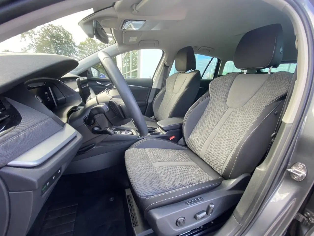 Skoda Octavia Combi 1.5 eTSI DSG STYLE AHK+EL.HECK+HEA — Vehicle gallery 9