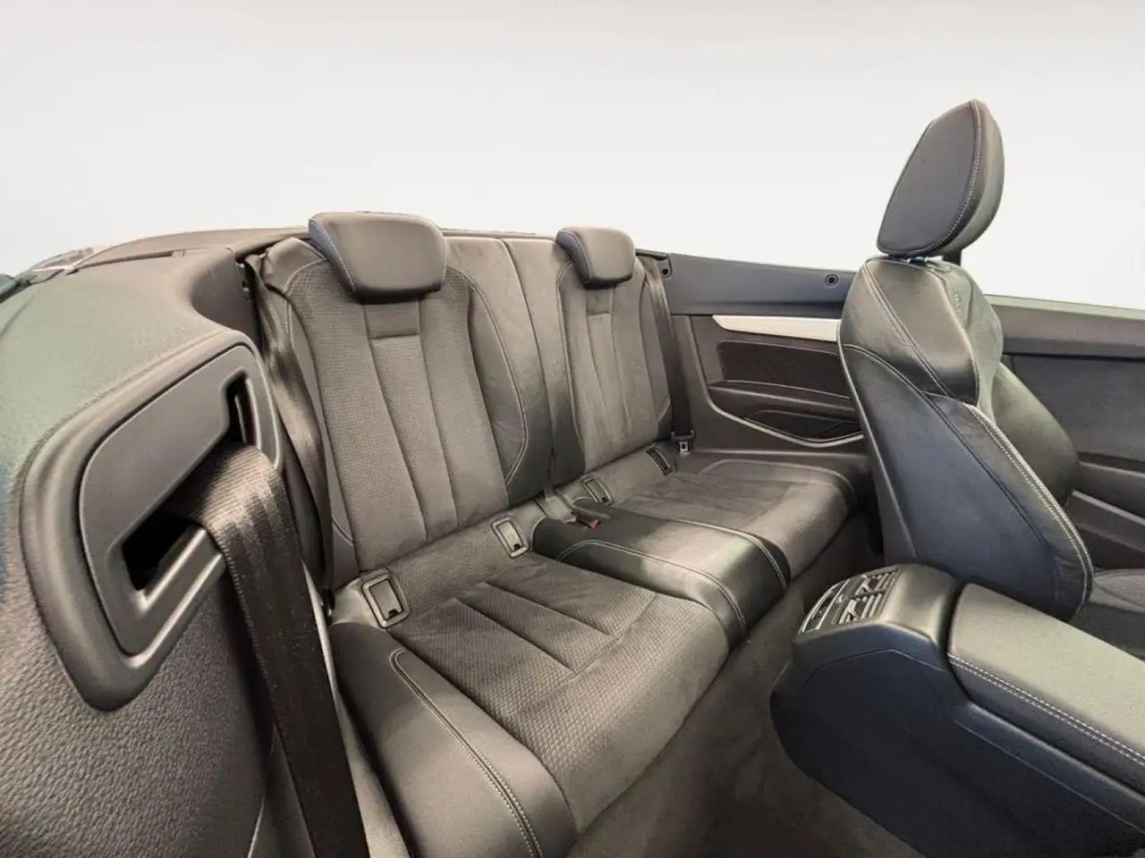 Audi A5 Cabrio 40 TFSI S line S tronic — Vehicle gallery 8