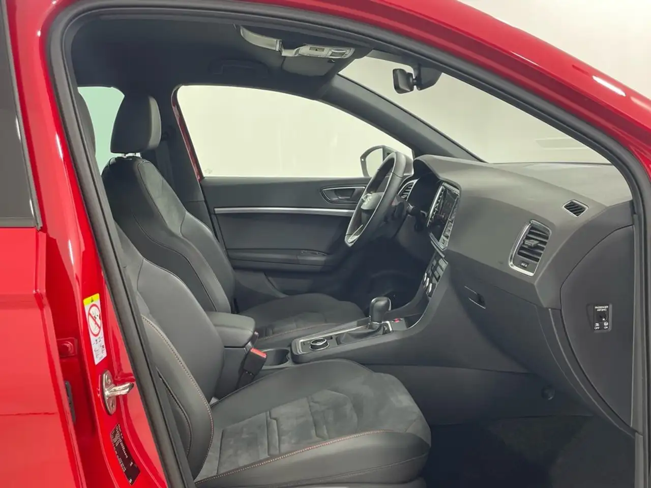 SEAT Ateca 2.0TDI CR S&S FR DSG 150 — Vehicle gallery 6