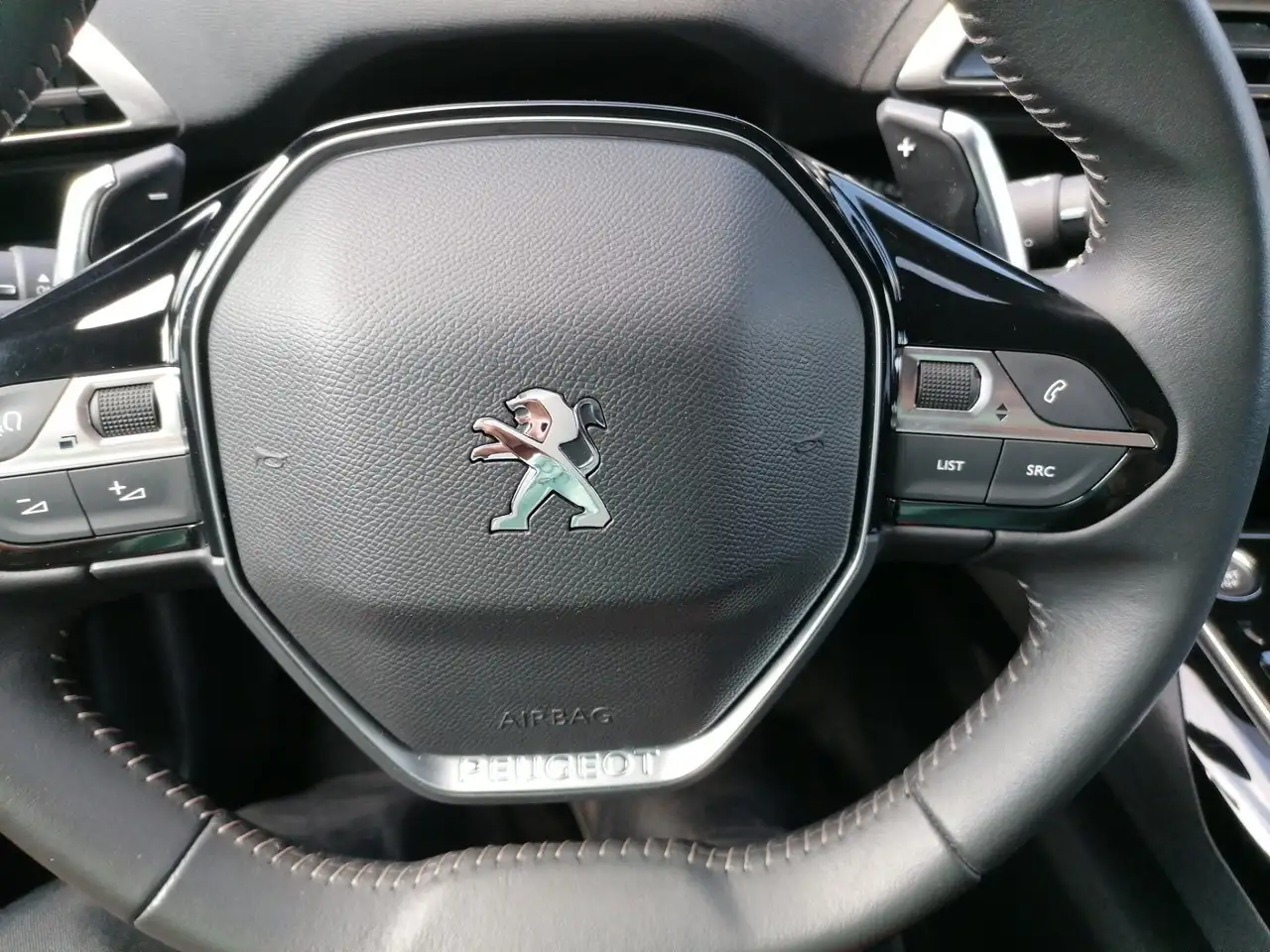 Peugeot 3008 1.2 PureTech 130 Allure Pack ACC KeyLess LM — Vehicle gallery 19