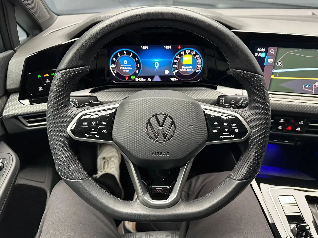 Volkswagen Golf Lim. 1.5 eTSI DSG R-Line *KAMERA*NAVI*ACC*CarPlay* — Vehicle gallery 16