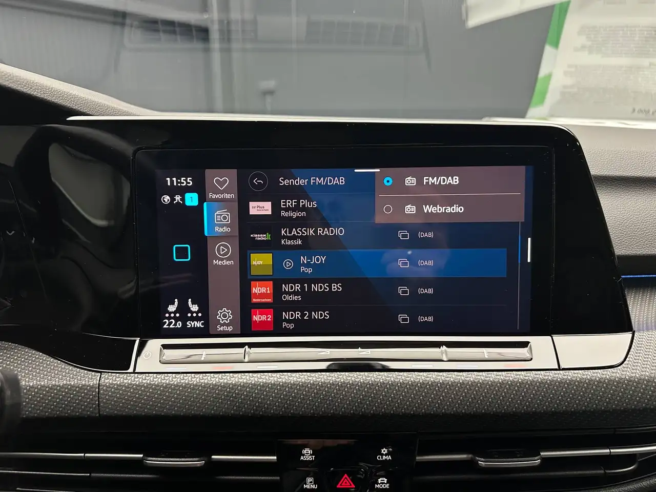 Volkswagen Golf Lim. 1.5 eTSI DSG R-Line *KAMERA*NAVI*ACC*CarPlay* — Vehicle gallery 26