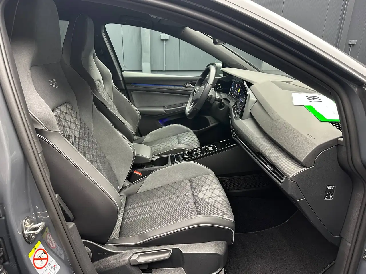 Volkswagen Golf Lim. 1.5 eTSI DSG R-Line *KAMERA*NAVI*ACC*CarPlay* — Vehicle gallery 10