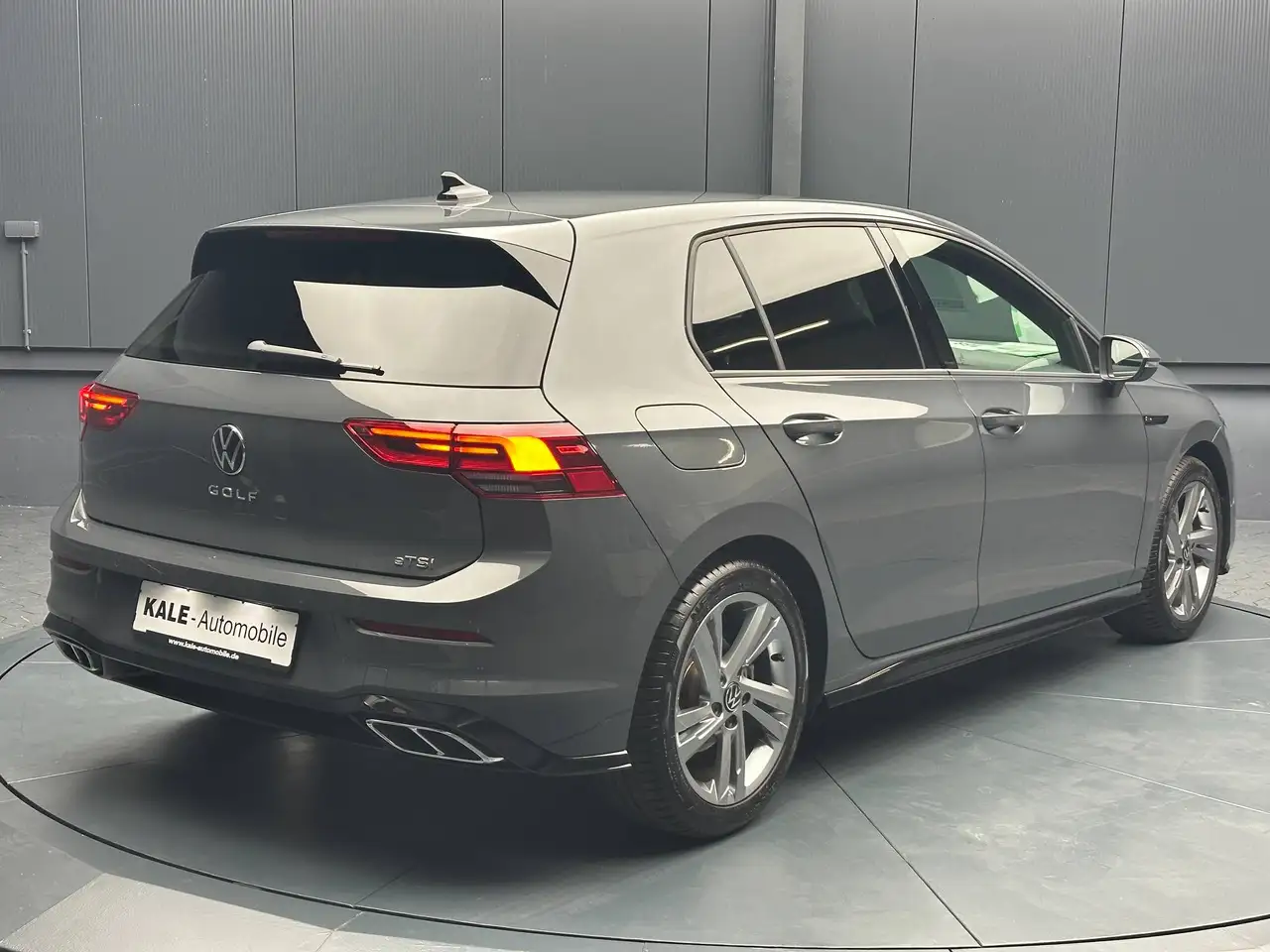 Volkswagen Golf Lim. 1.5 eTSI DSG R-Line *KAMERA*NAVI*ACC*CarPlay* — Vehicle gallery 5