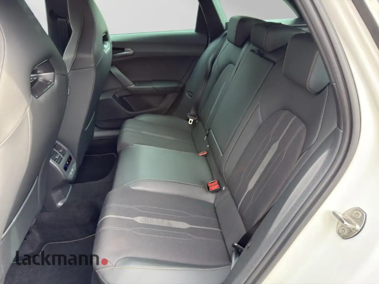 CUPRA Leon Sportstourer VZ *Navi*LED*Kamera*Kessy*Winterp.* — Vehicle gallery 10