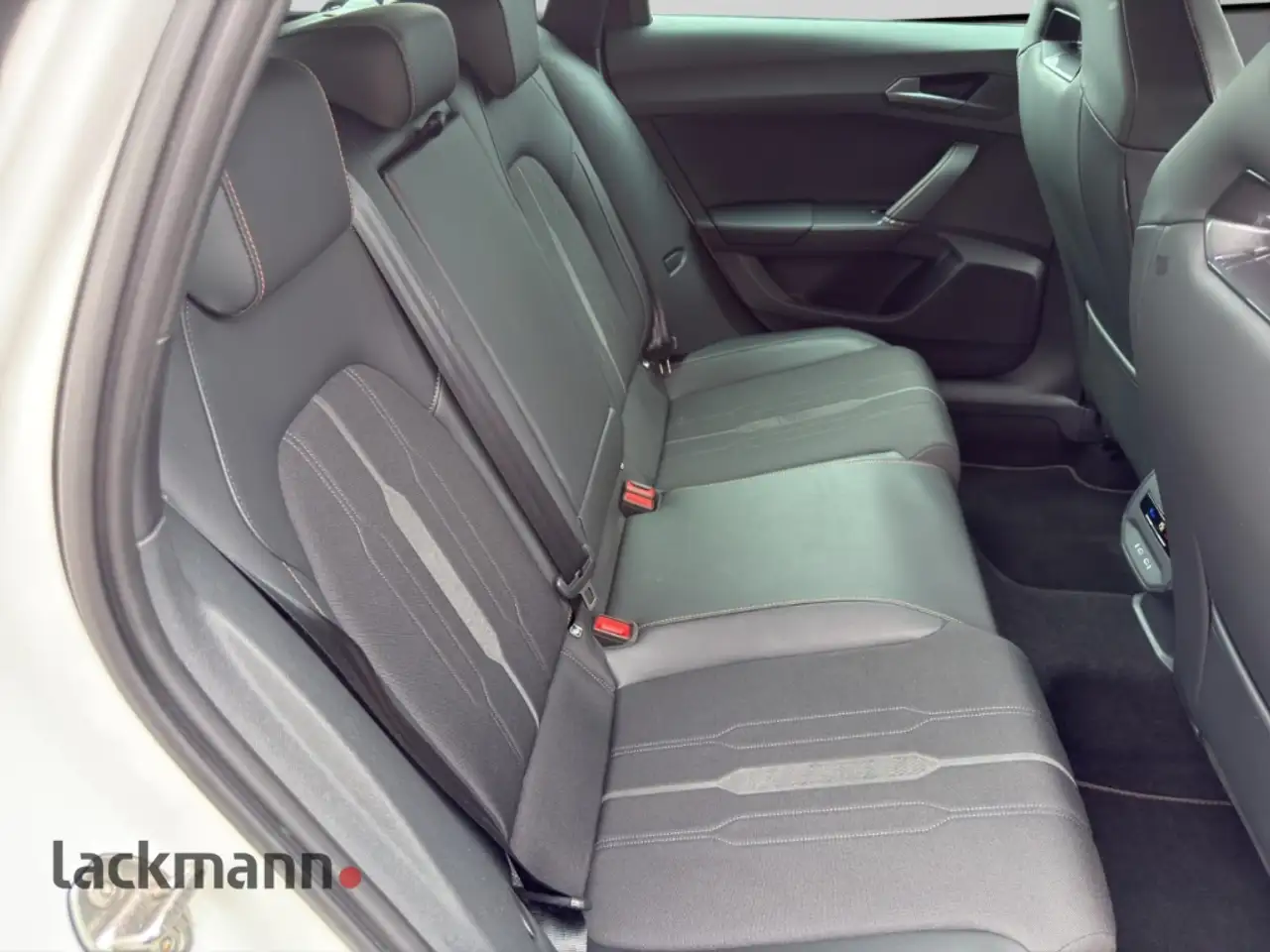 CUPRA Leon Sportstourer VZ *Navi*LED*Kamera*Kessy*Winterp.* — Vehicle gallery 18