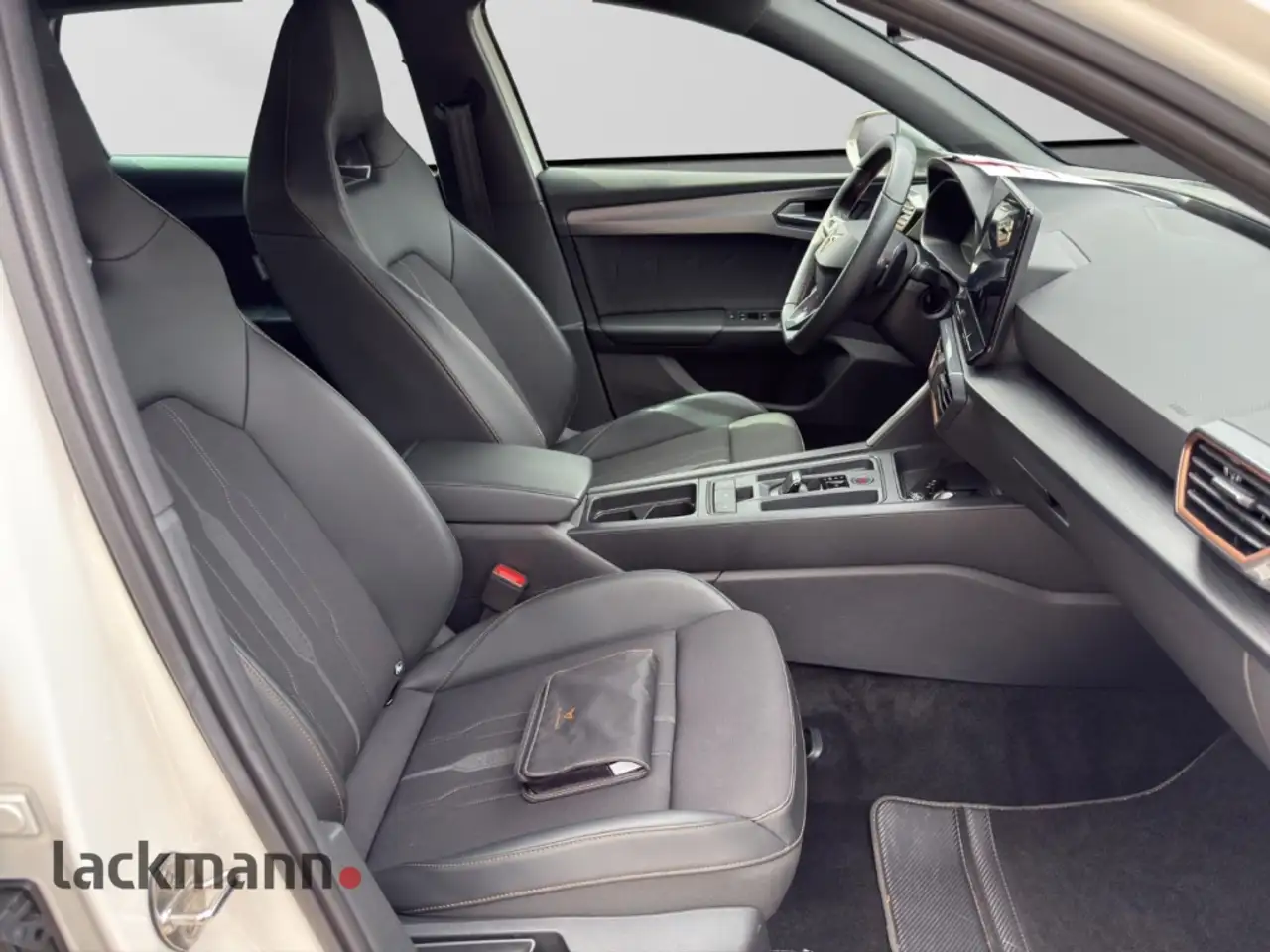 CUPRA Leon Sportstourer VZ *Navi*LED*Kamera*Kessy*Winterp.* — Vehicle gallery 21