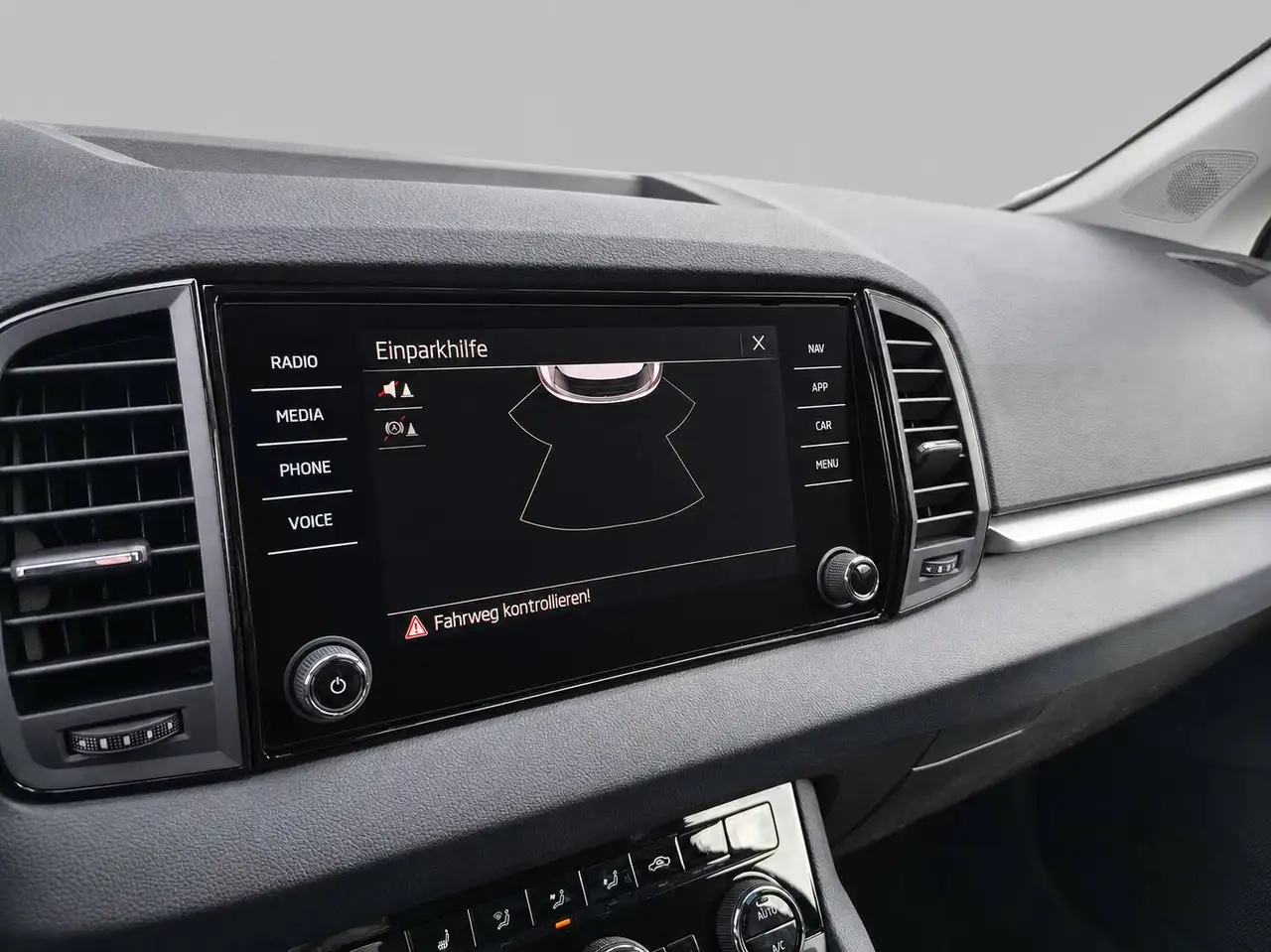 Skoda Karoq Style 1.5 TSI 150PS AHK Navi Fahrprofil Kamera LED Kessy Sitzheizung PDC vorne u. hinten 17" Alufelgen Wireless Charging — Galerie du véhicule 14